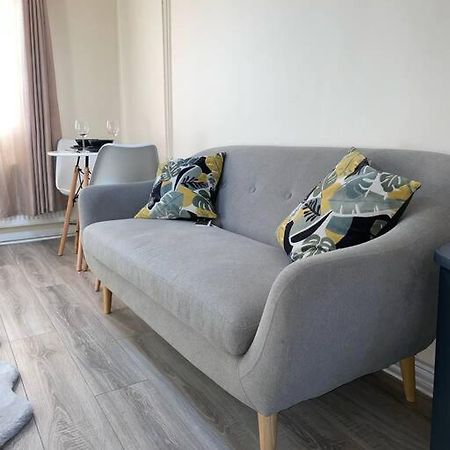 Modern 1 Bed Apartment In The City Centre Of 더비 외부 사진
