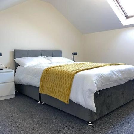 Modern 1 Bed Apartment In The City Centre Of 더비 외부 사진