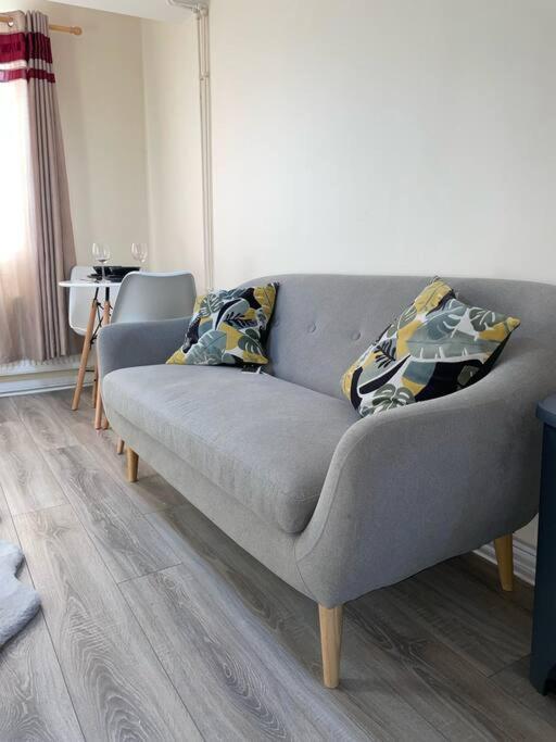 Modern 1 Bed Apartment In The City Centre Of 더비 외부 사진