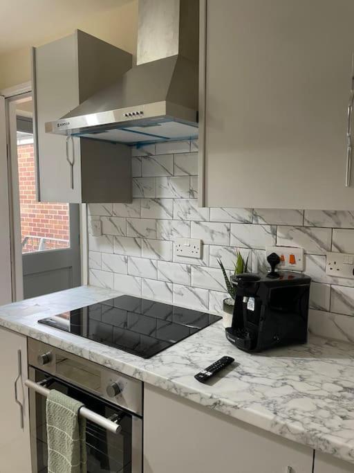 Modern 1 Bed Apartment In The City Centre Of 더비 외부 사진