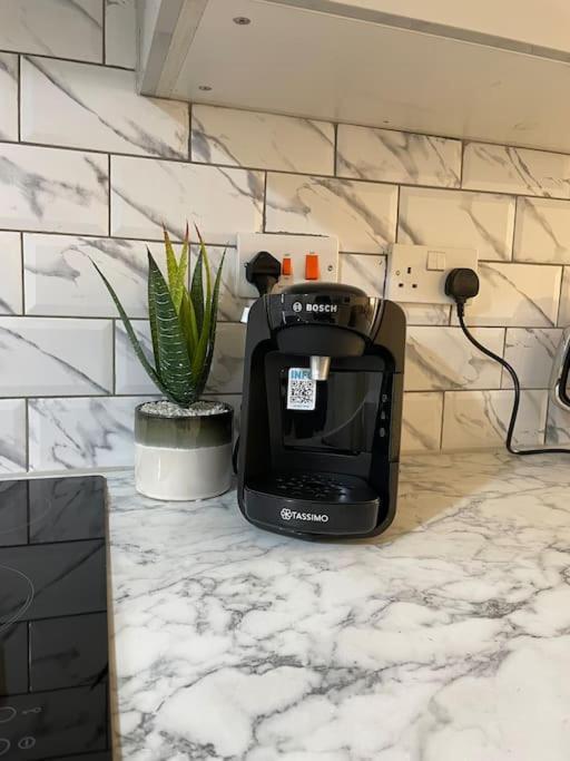 Modern 1 Bed Apartment In The City Centre Of 더비 외부 사진
